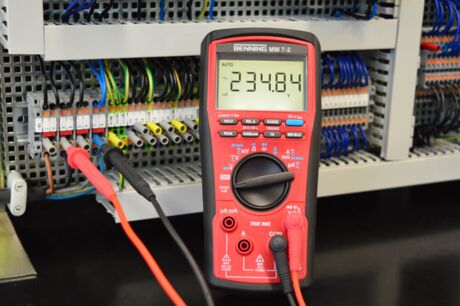Digital Multimeter BENNING MM 7-2 - mains voltage measurement with AutoV and LoZ function