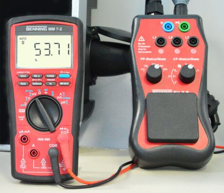 Digital Multimeter BENNING MM 7-2 - duty cycle measurement of the CP control signal of a wall box