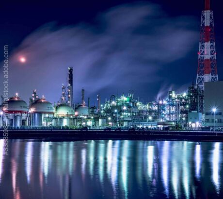 Průmyslový komplex Yokkaichi, noční pohled na továrnu